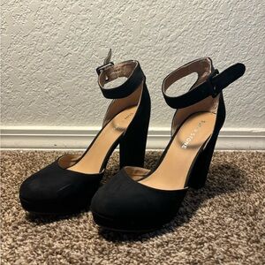 Women’s Sun + Stone Estrella Block Heel Platform Pumps in Black Micro. Size 7.5